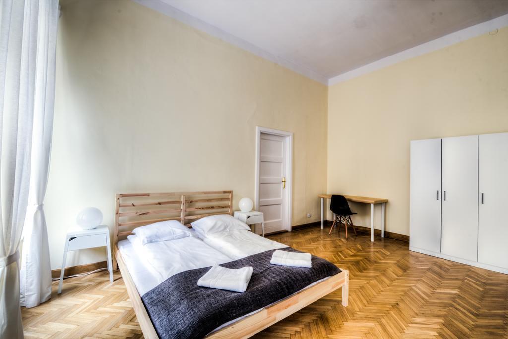 Michalowskiego 11 *